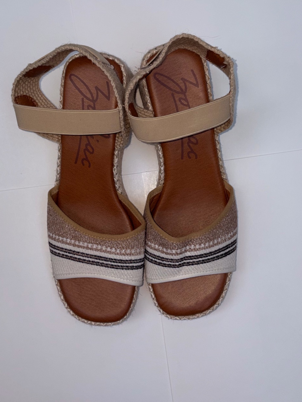 Size 11 Zodiac Neutral Woven Striped Espadrille Sandals- excellent condition - Picture 4 of 5